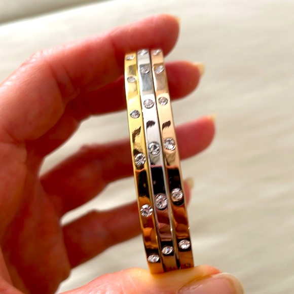 Tri color bangle bracelets. Set of three. Hidden catch clasp. Cartier STYLE. - Picture 1 of 7